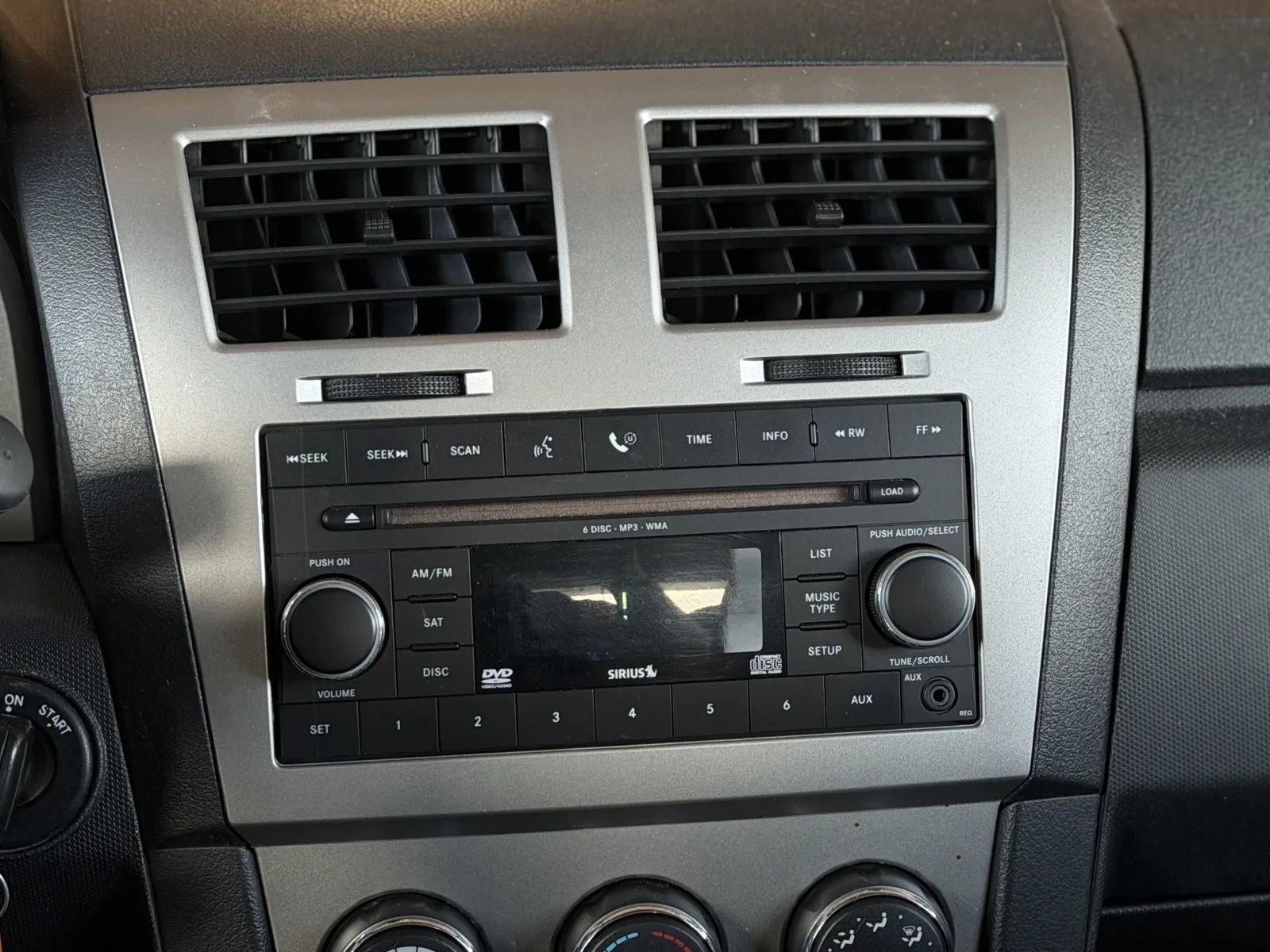 Used 2009 Dodge Avenger SXT FWD image 22