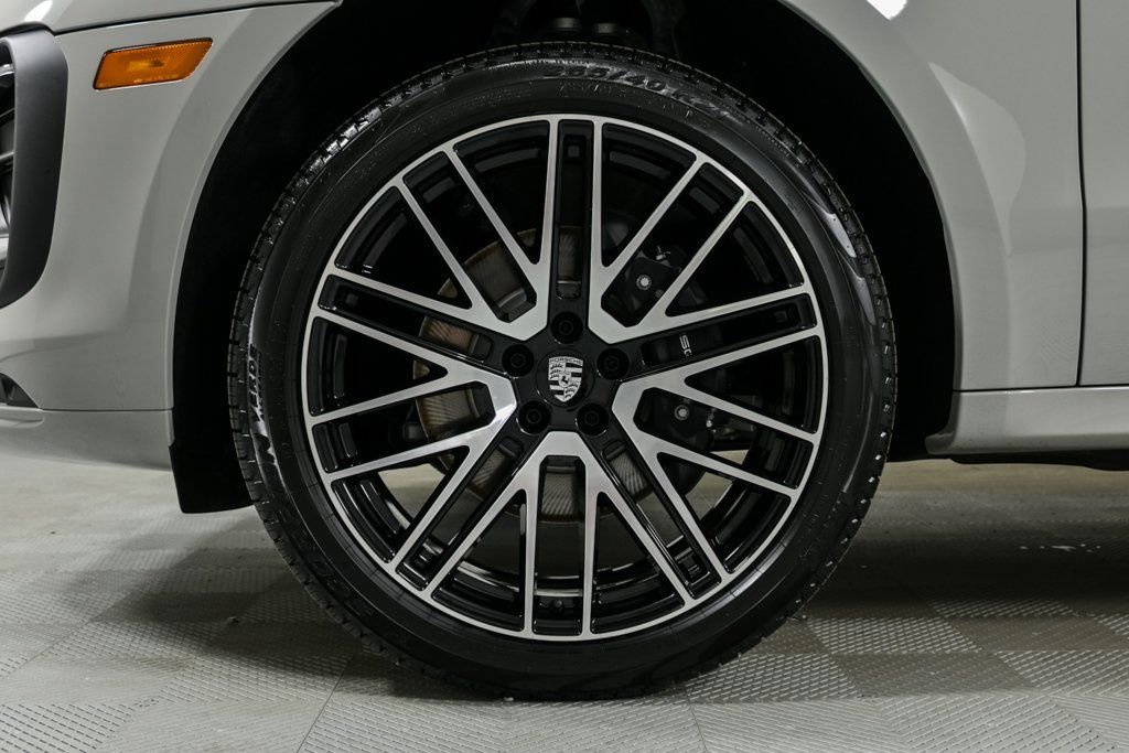 New 2026 Porsche Macan image 38