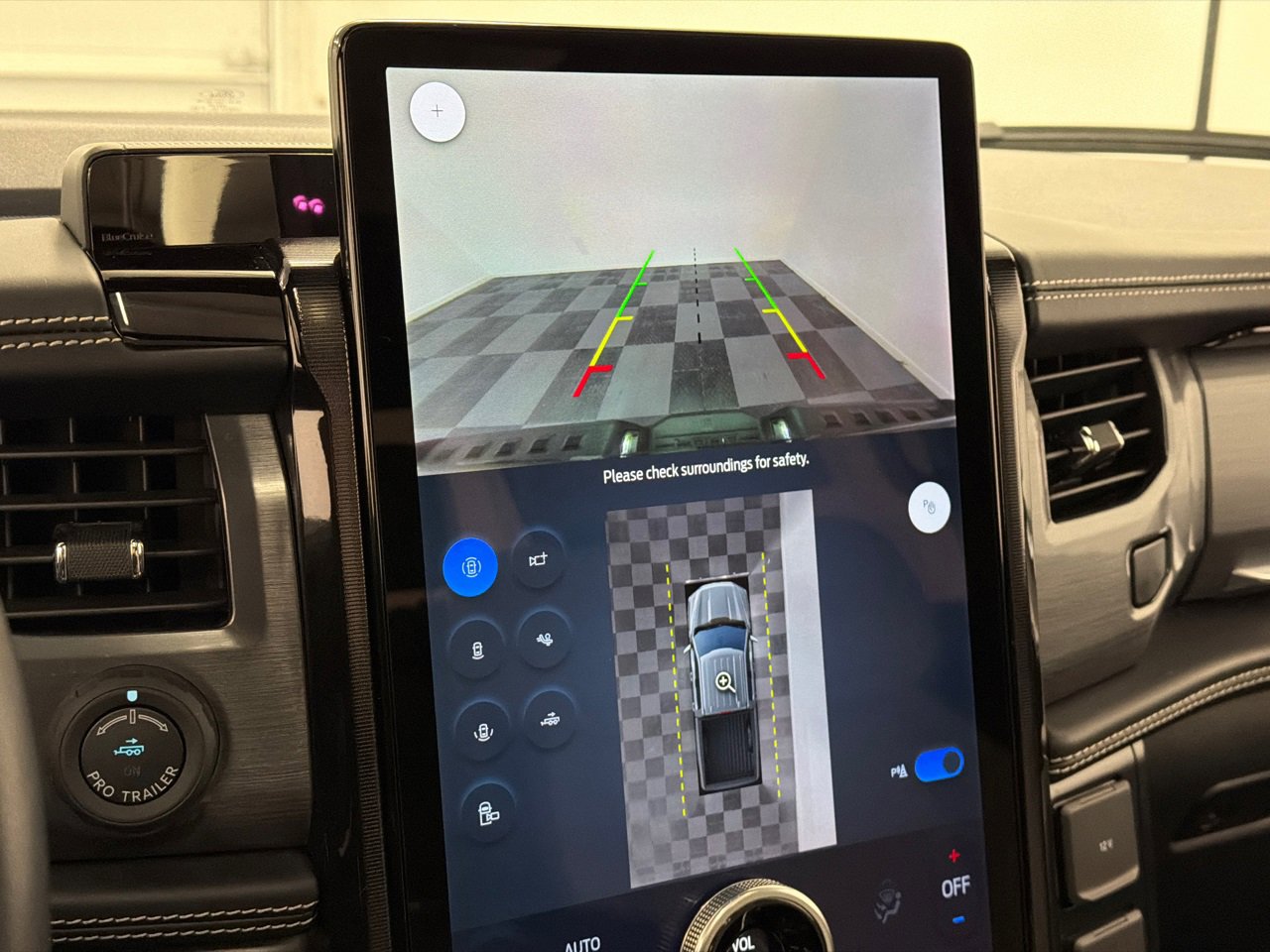 Used 2023 Ford F150 Lightning Platinum image 29