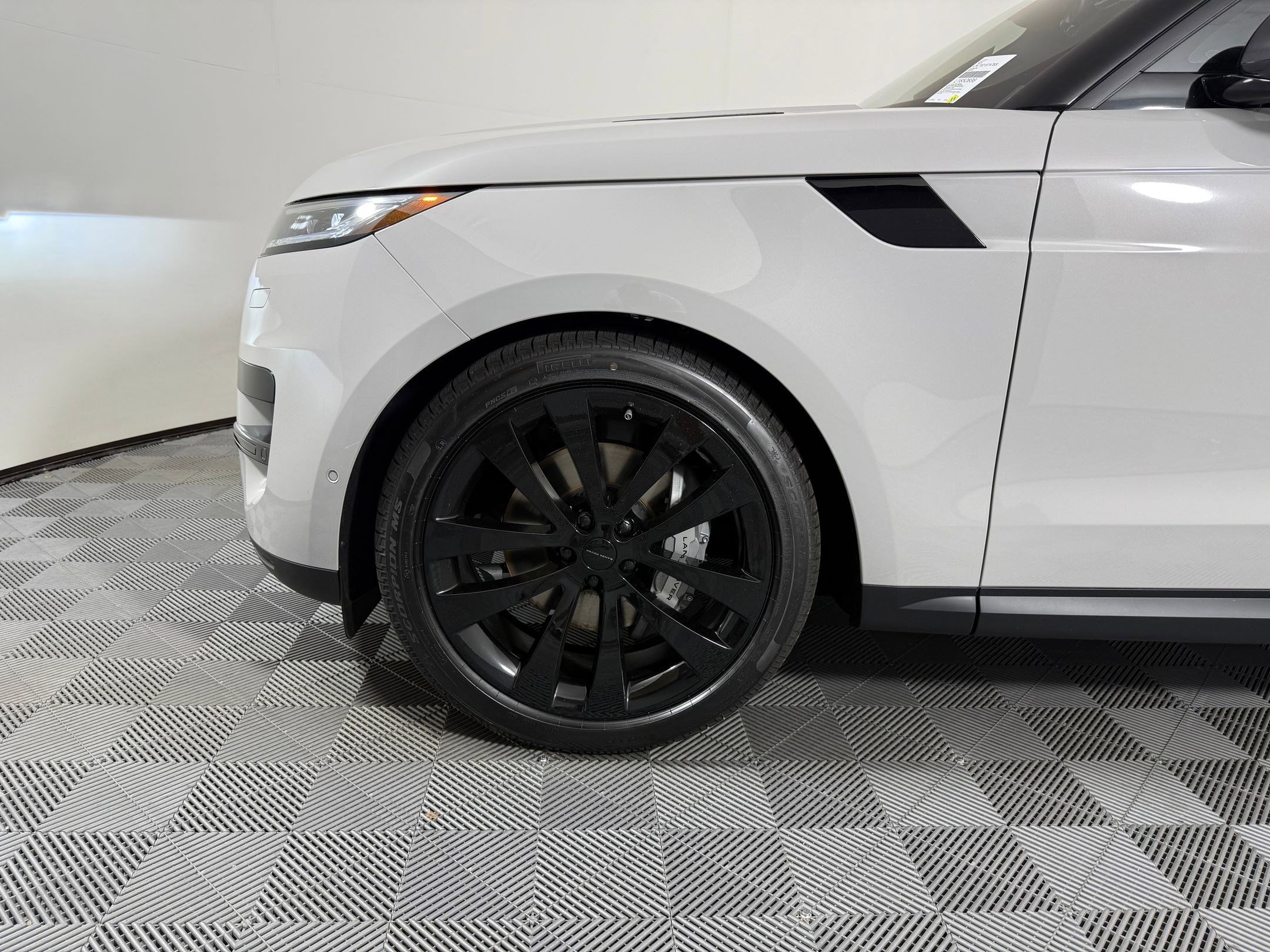 New 2026 Land Rover Range Rover Sport SE AWD/4WD image 11