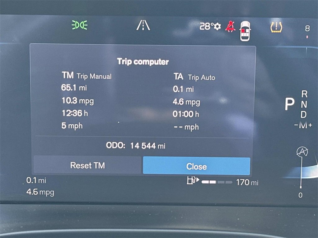 Used 2025 Volvo XC40 B5 Plus image 22