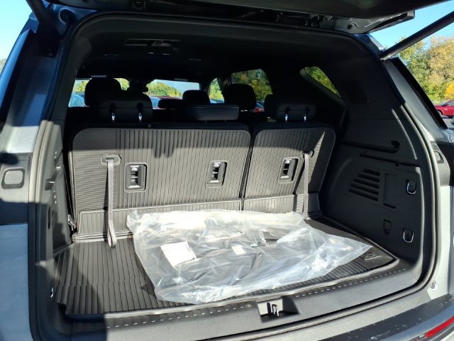 New 2027 Chevrolet Traverse LT w/ LPO, Floor Liner Package AWD/4WD image 10
