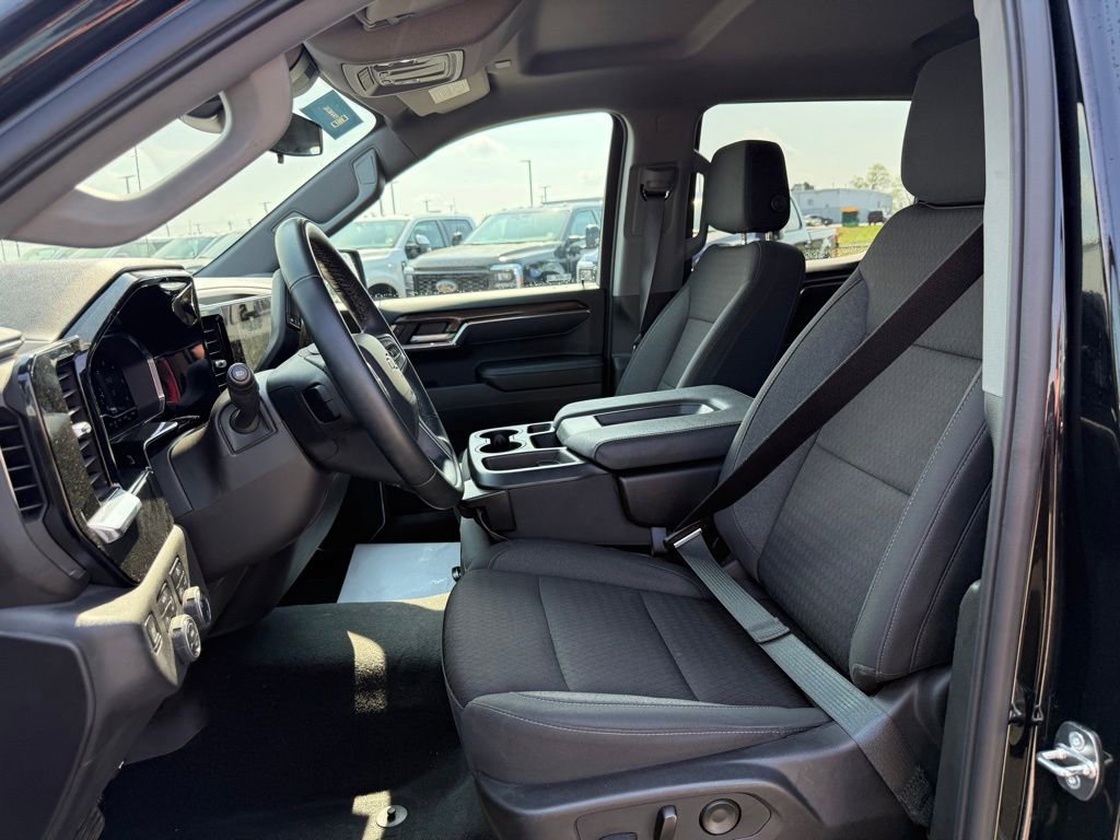 Used 2024 Chevrolet Silverado 1500 LT image 6