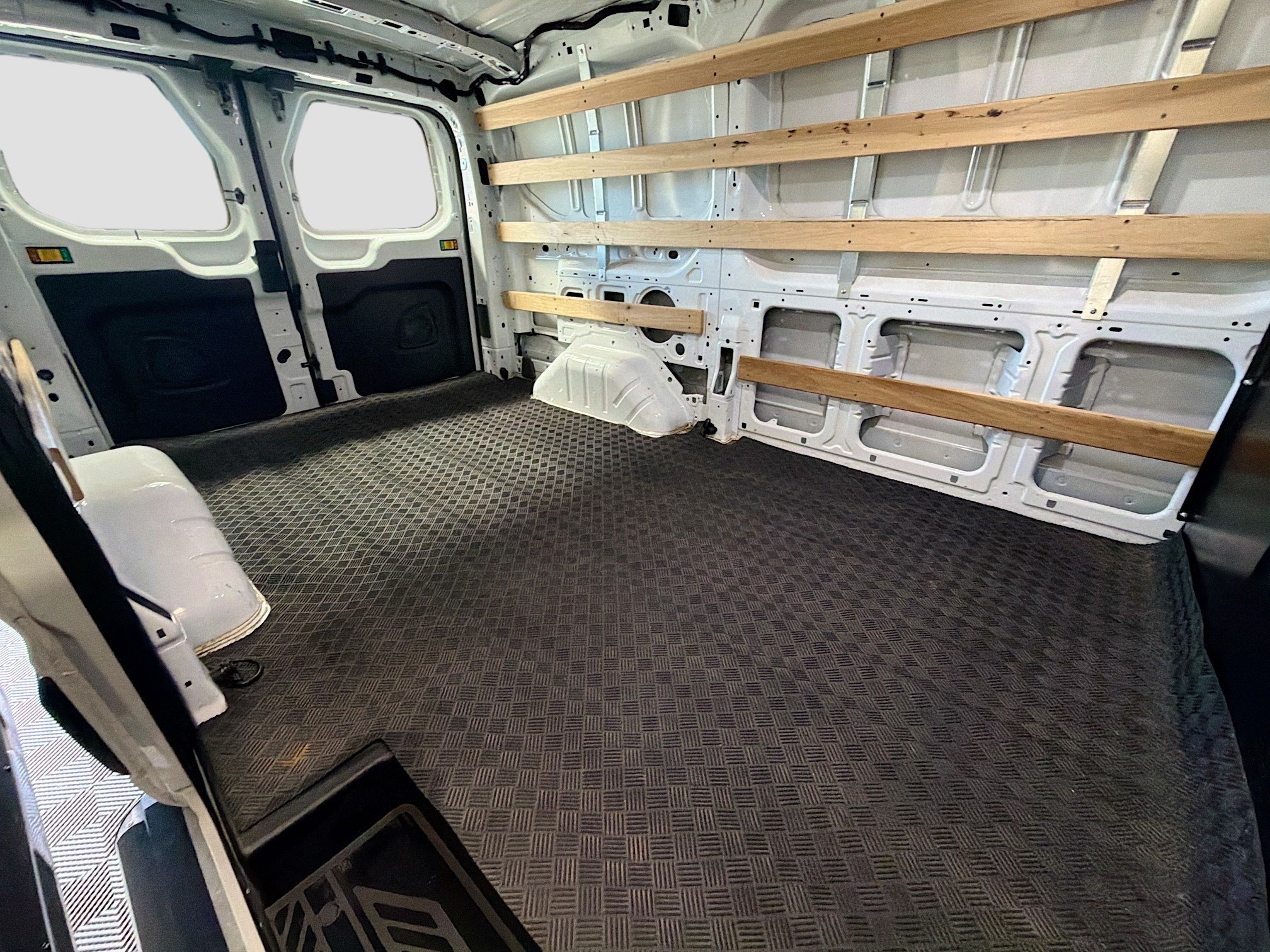 Used 2025 Ford Transit 250 Low Roof w/ Exterior Upgrade Package RWD image 13