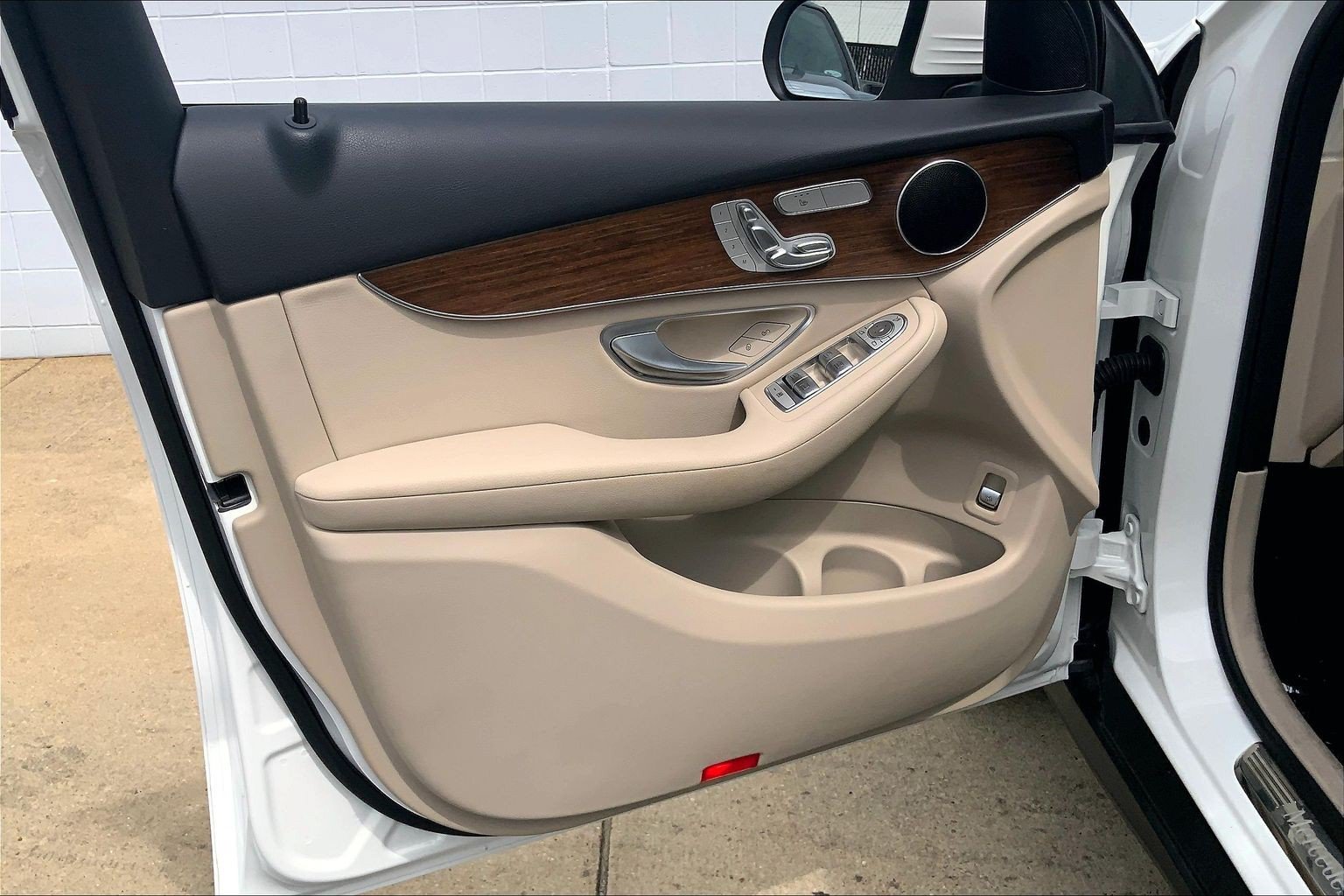 Used 2022 Mercedes-Benz GLC 300 4MATIC w/ Premium Package Lite image 28