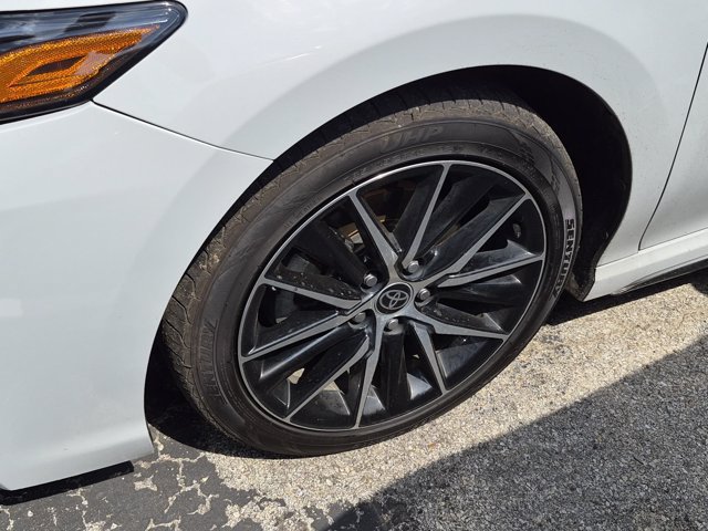 Used 2024 Toyota Camry SE FWD image 5