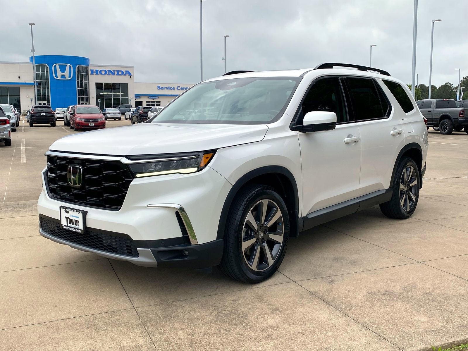 Used 2023 Honda Pilot Touring image 3