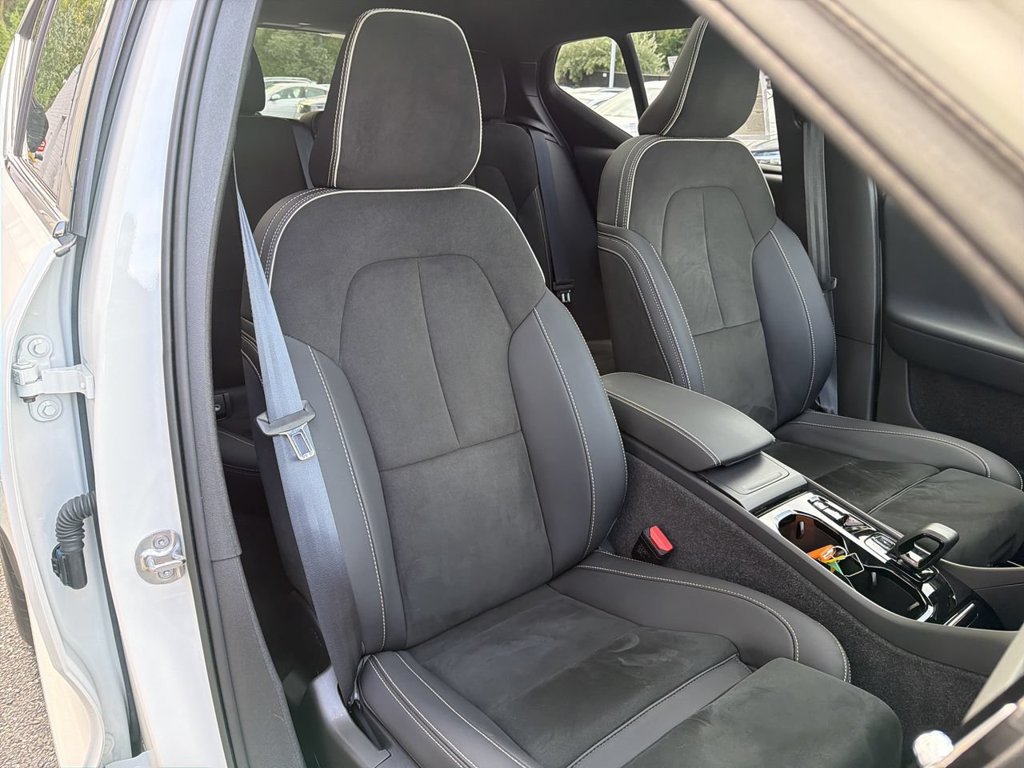 Certified 2023 Volvo XC40 B5 Plus w/ Protection Package Premier AWD/4WD image 25