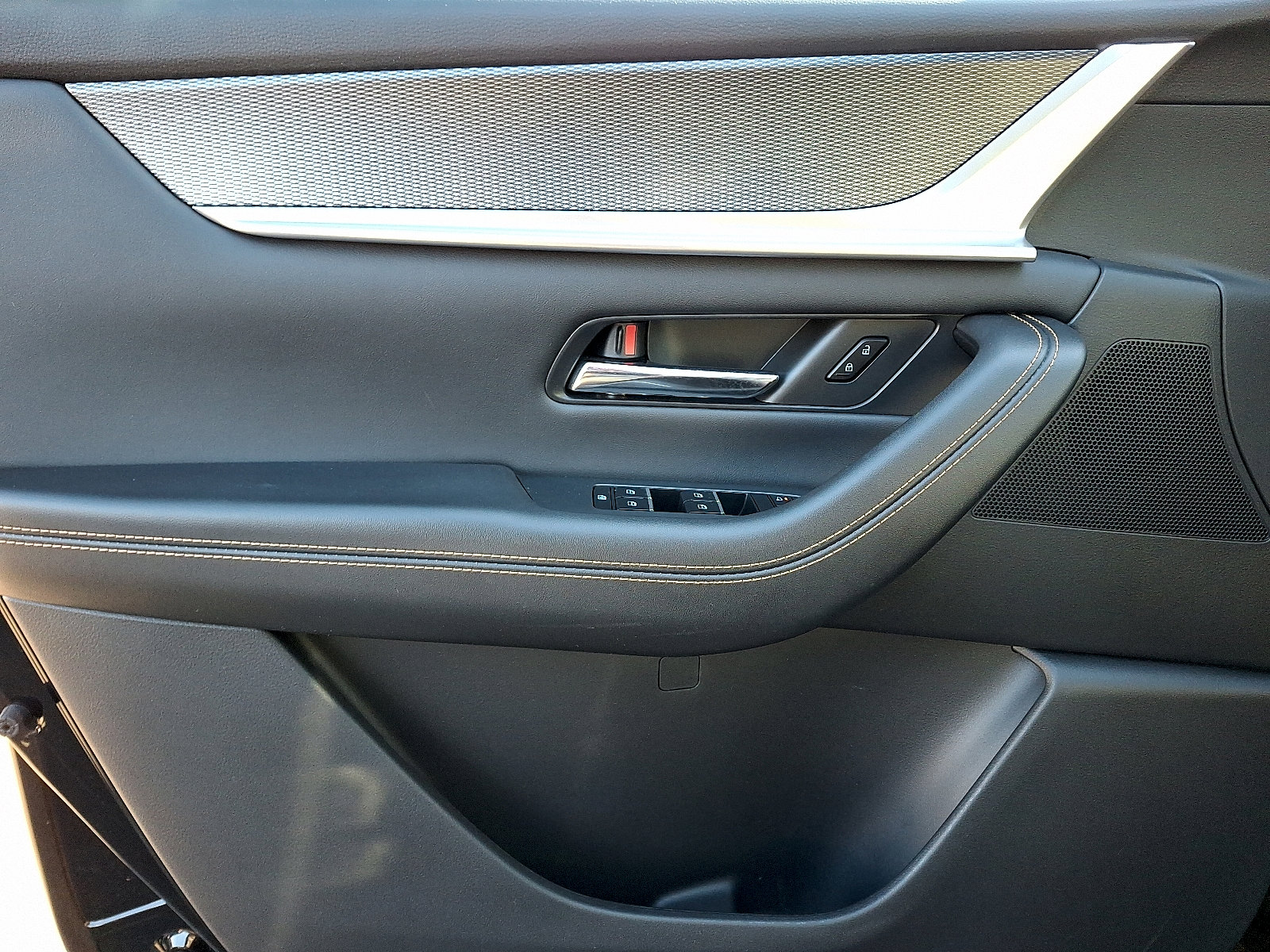 Certified 2024 MAZDA CX-90 Plug-In Hybrid w/ Premium Pkg image 15