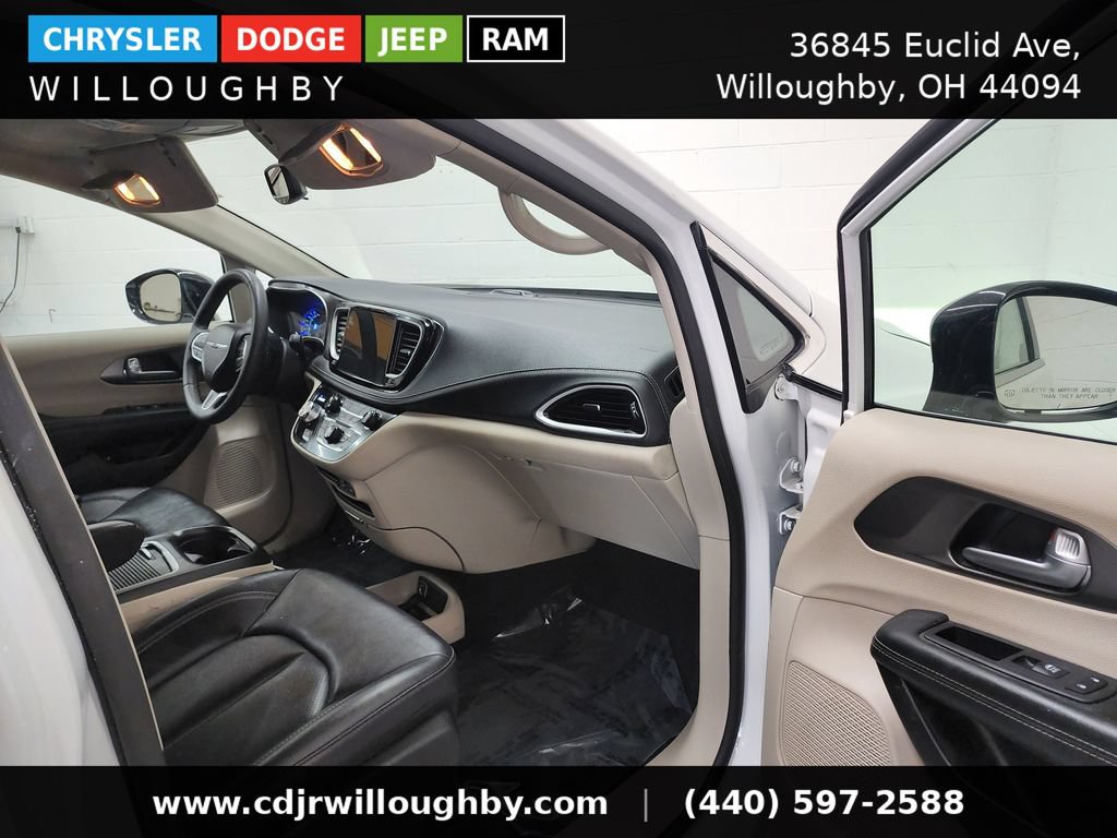Used 2024 Chrysler Pacifica Limited FWD image 35