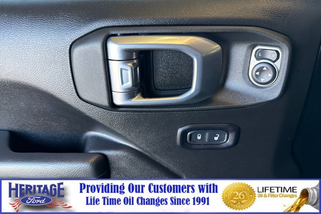 Used 2022 Jeep Gladiator Sport AWD/4WD image 11