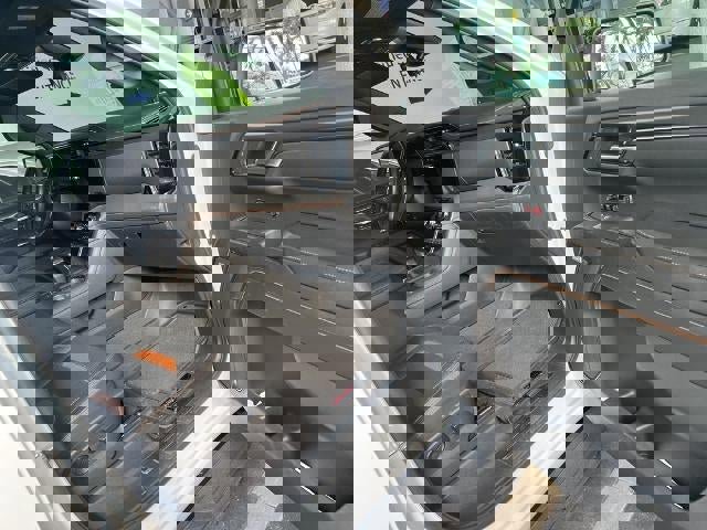 Used 2024 GMC Sierra 1500 AT4 w/ Technology Package image 7