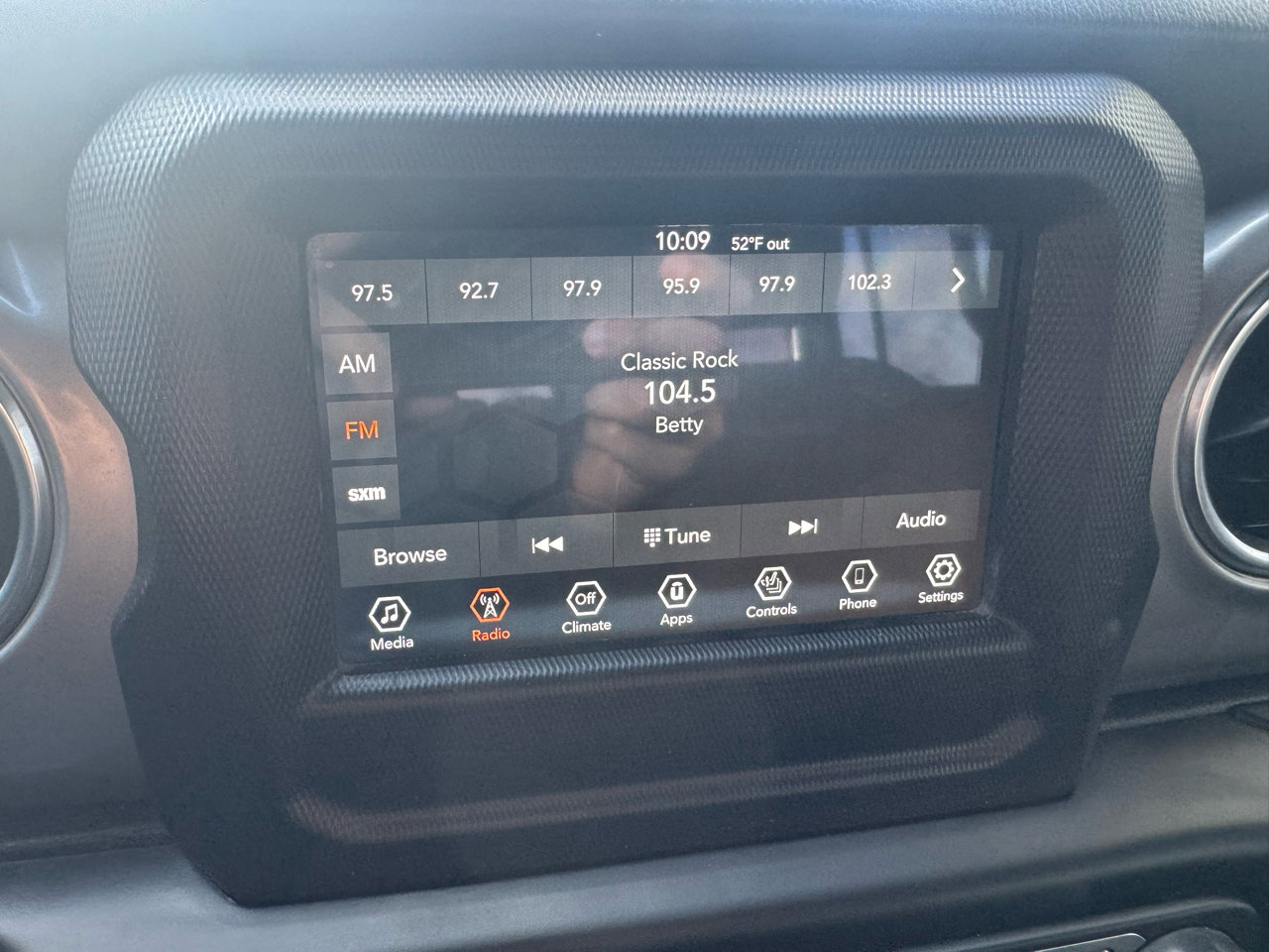 Used 2021 Jeep Wrangler Unlimited Sahara w/ Dual Top Group image 22