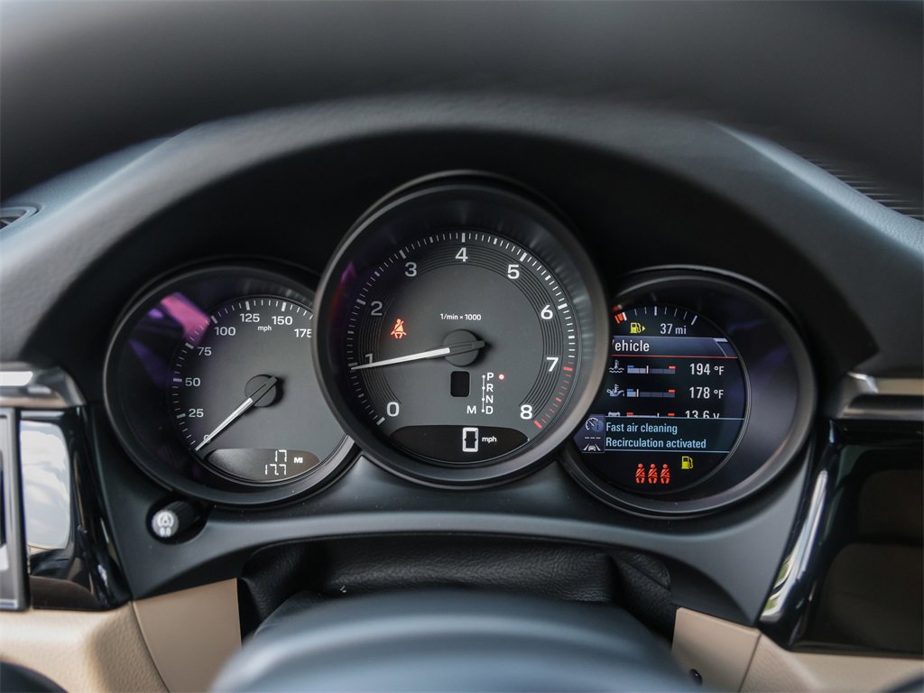 Used 2025 Porsche Macan image 15