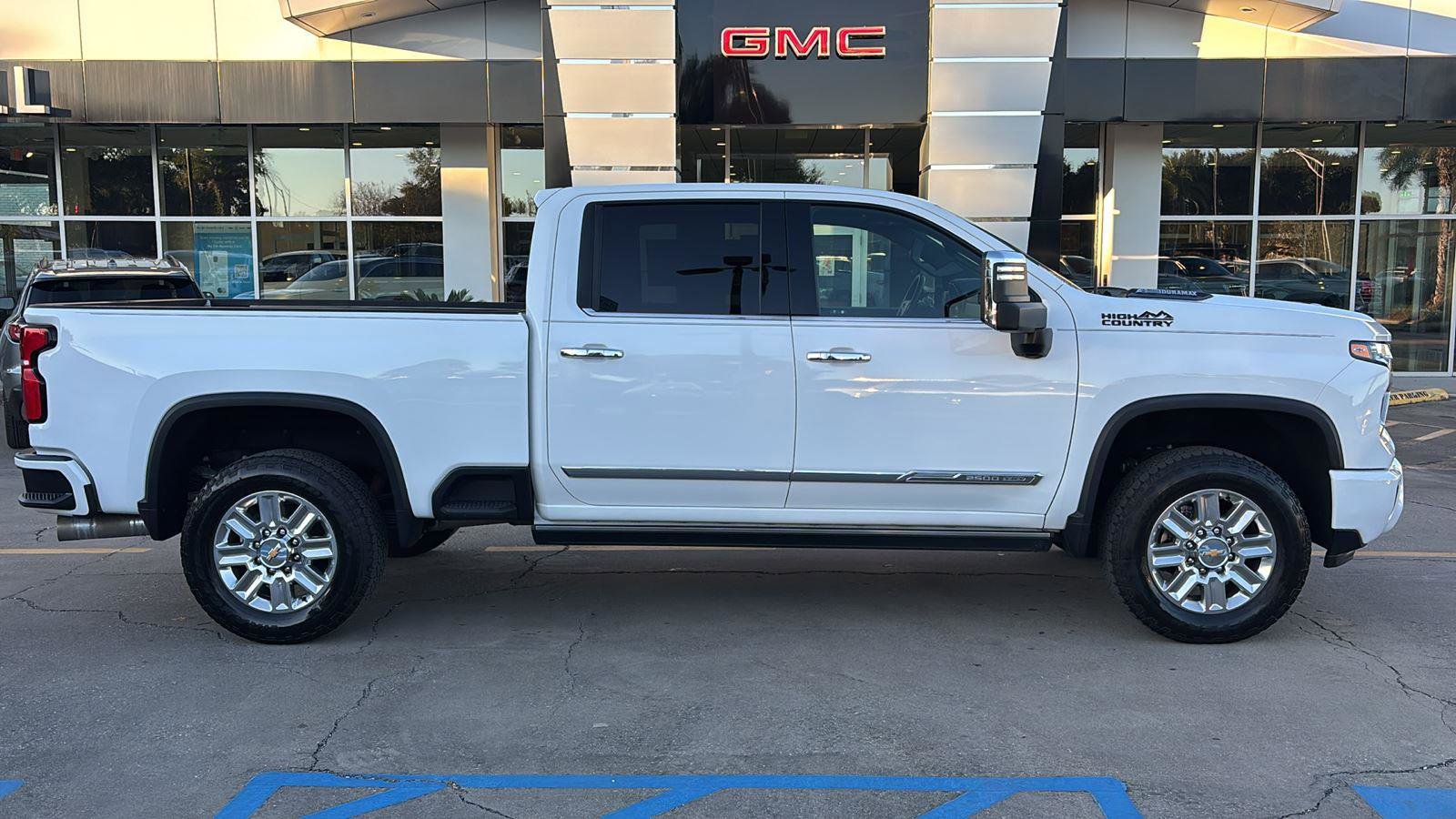 Used 2024 Chevrolet Silverado 2500 High Country w/ Technology Package image 9