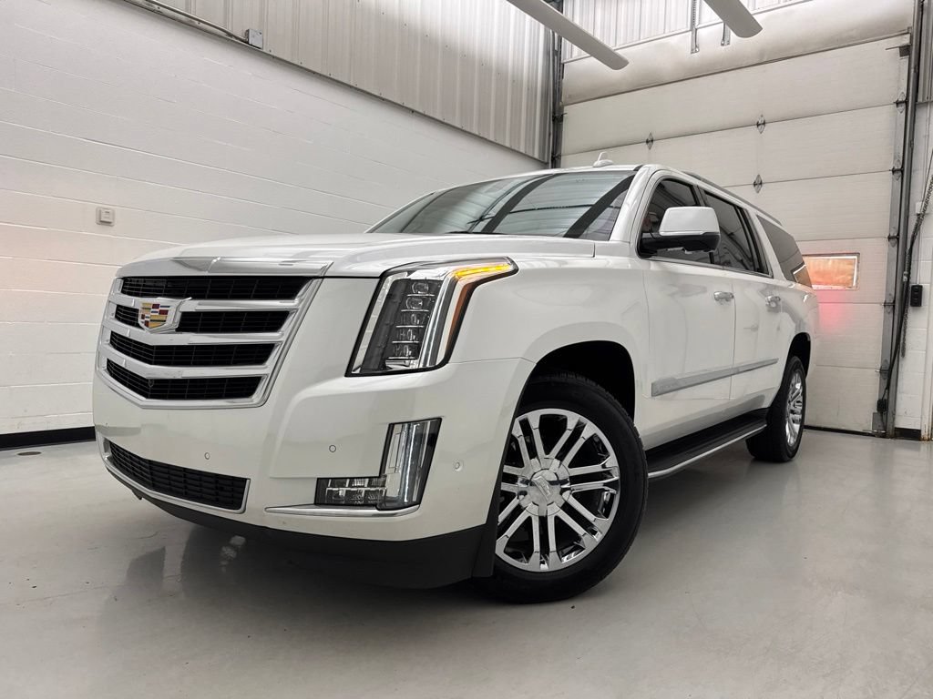 Used 2020 Cadillac Escalade ESV 4WD image 3