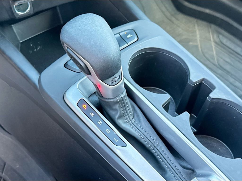 Used 2025 Chevrolet Trax LS w/ LS Convenience Package image 16