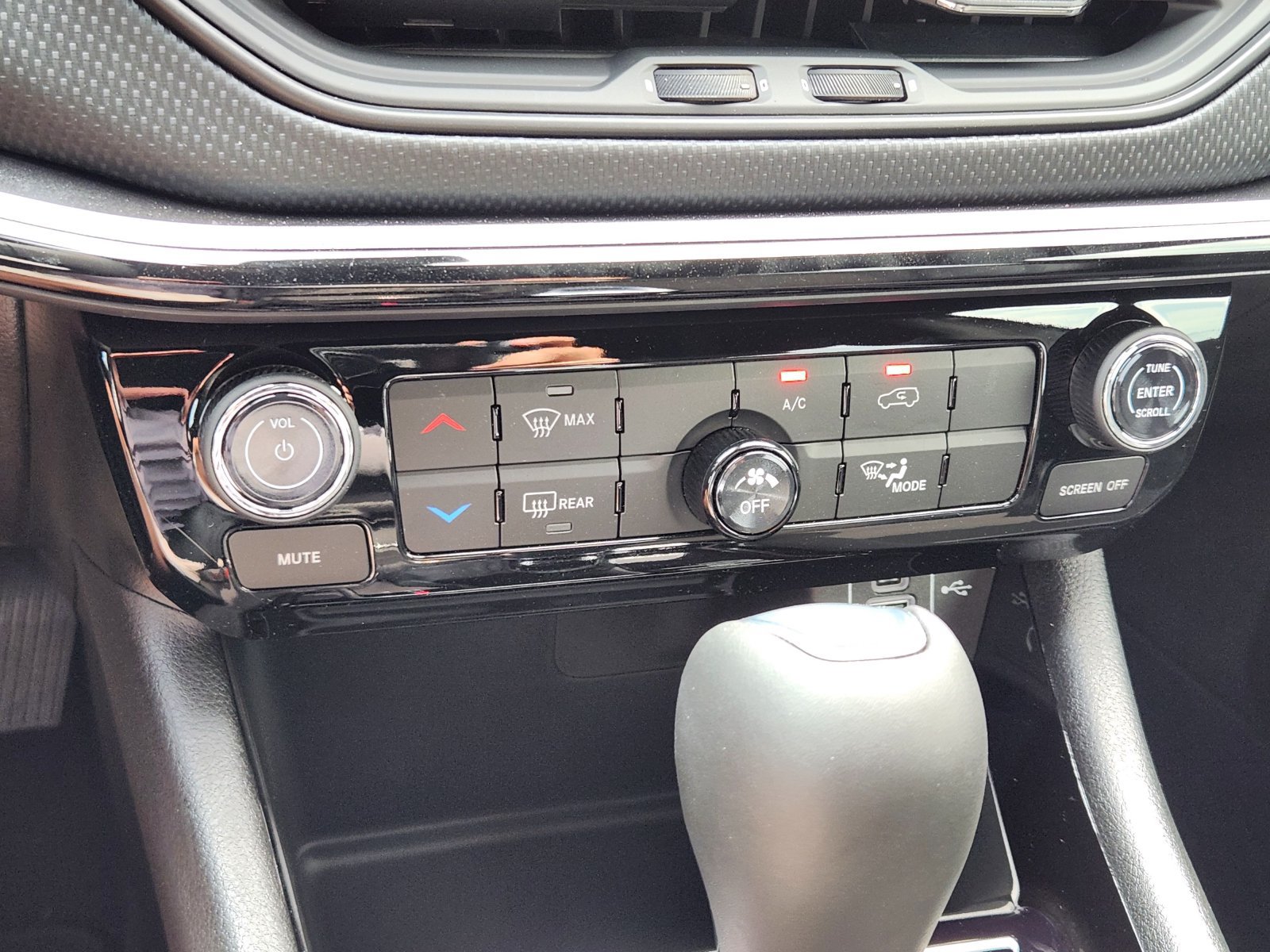 New 2026 Jeep Compass Latitude AWD/4WD image 18