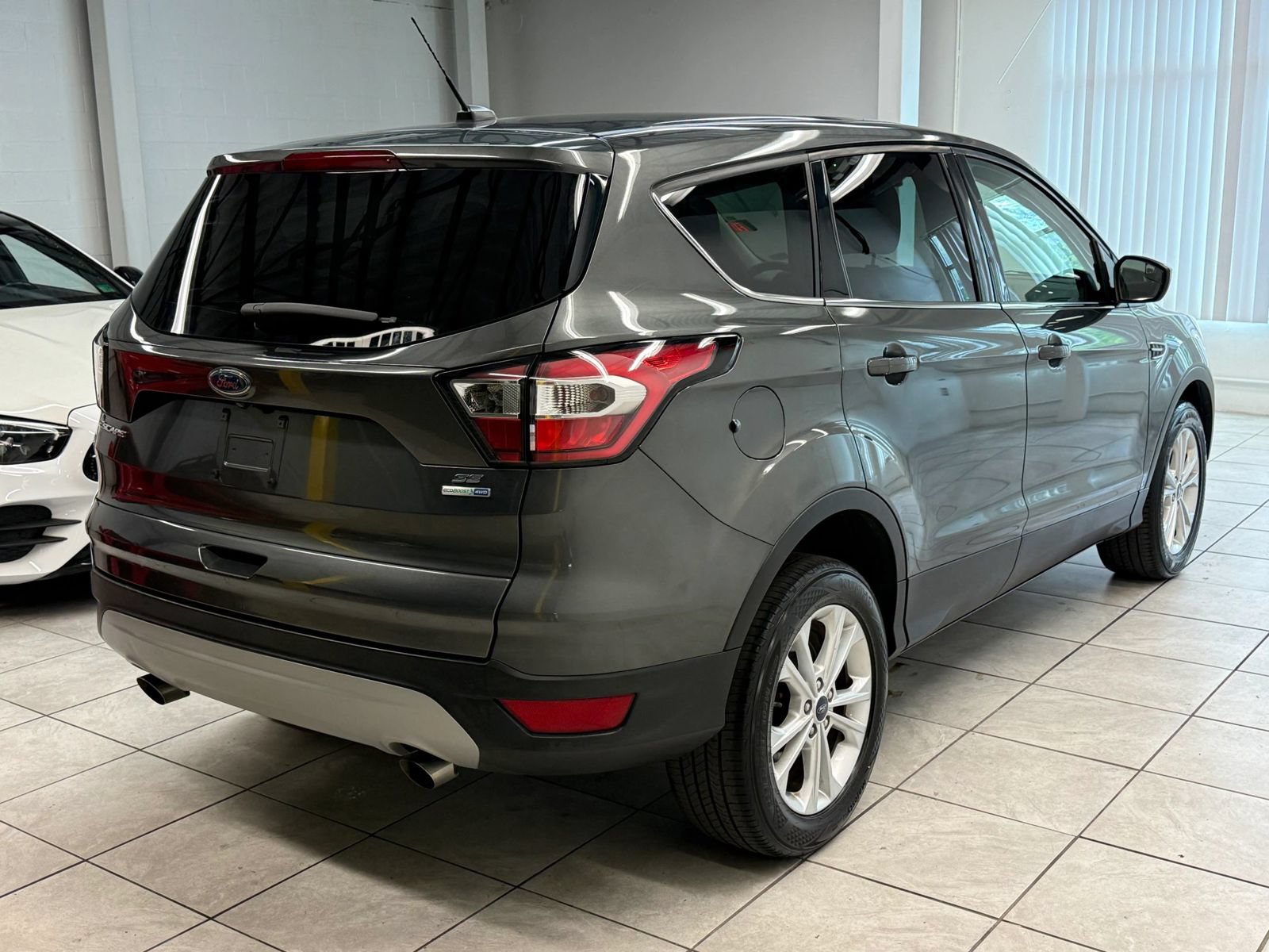 Used 2017 Ford Escape SE AWD/4WD image 9