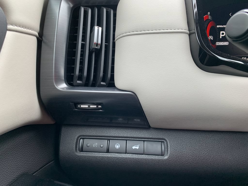 New 2026 Nissan Pathfinder SL w/ SL Premium Package FWD image 19