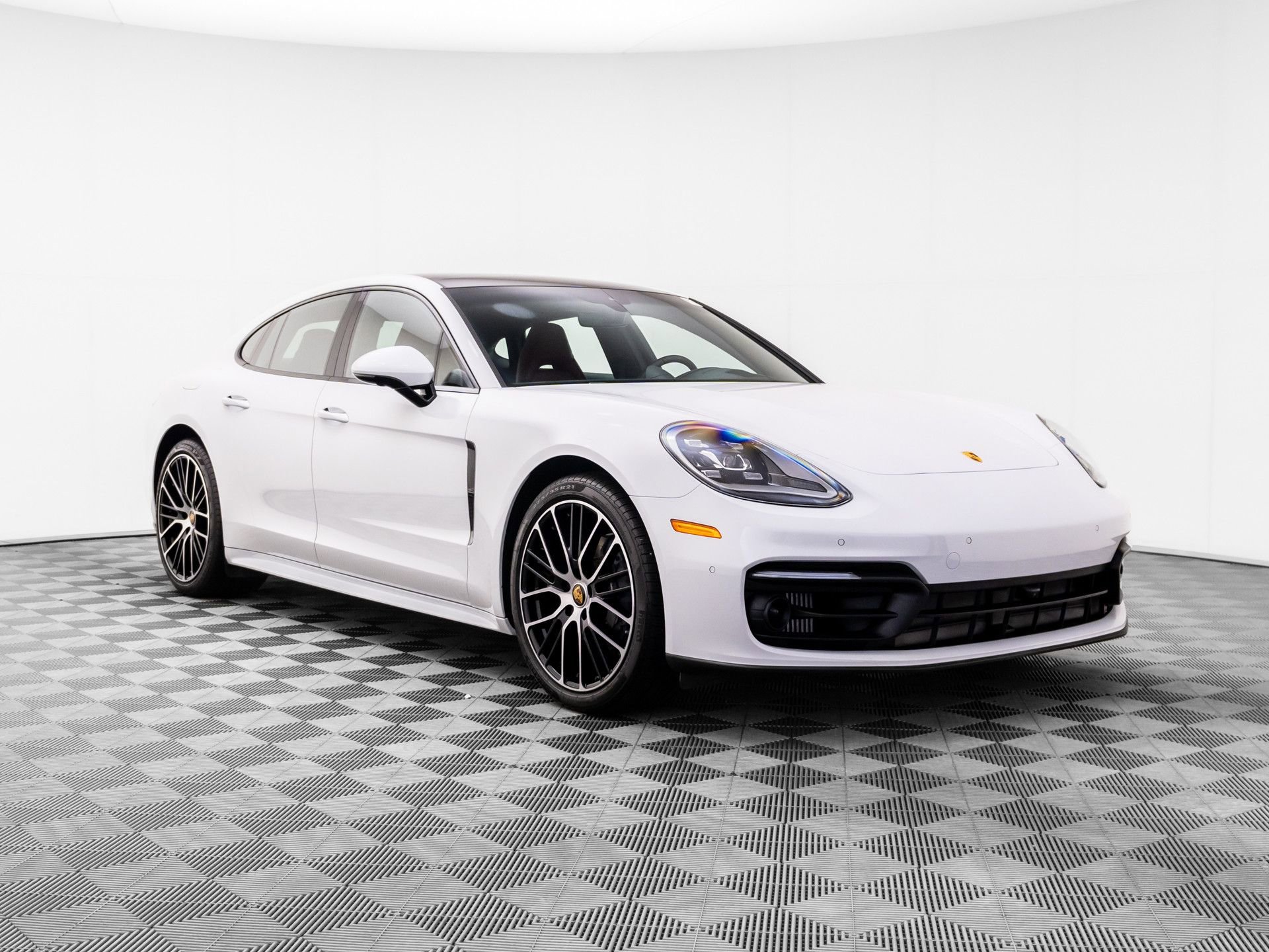Certified 2023 Porsche Panamera 4 Platinum Edition AWD/4WD image 6