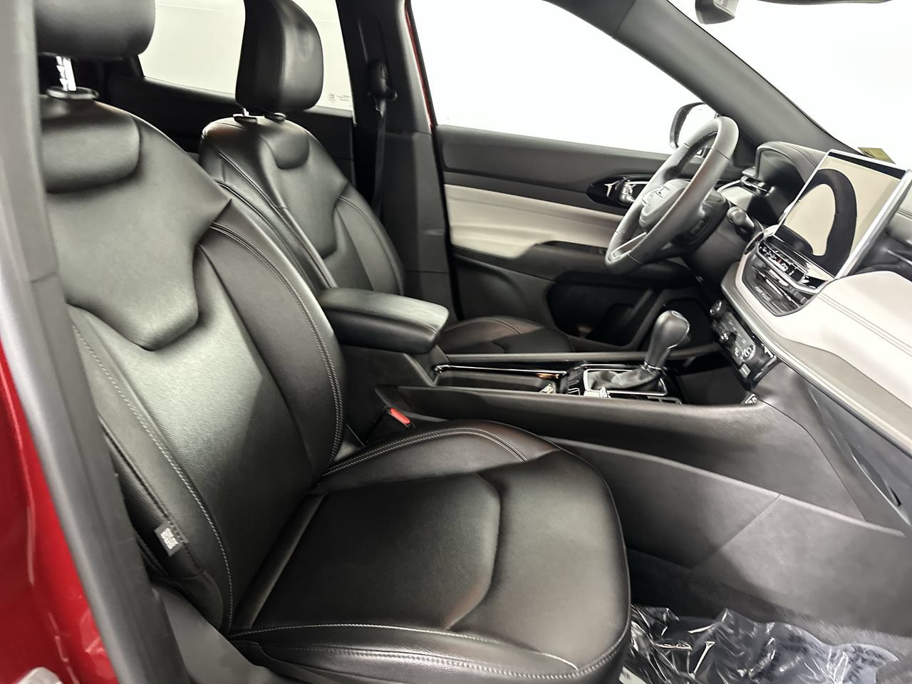Used 2025 Jeep Compass Limited AWD/4WD image 16