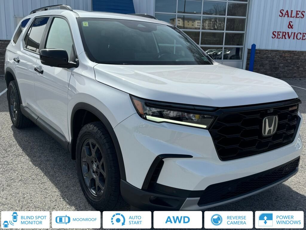 Used 2025 Honda Pilot TrailSport image 1