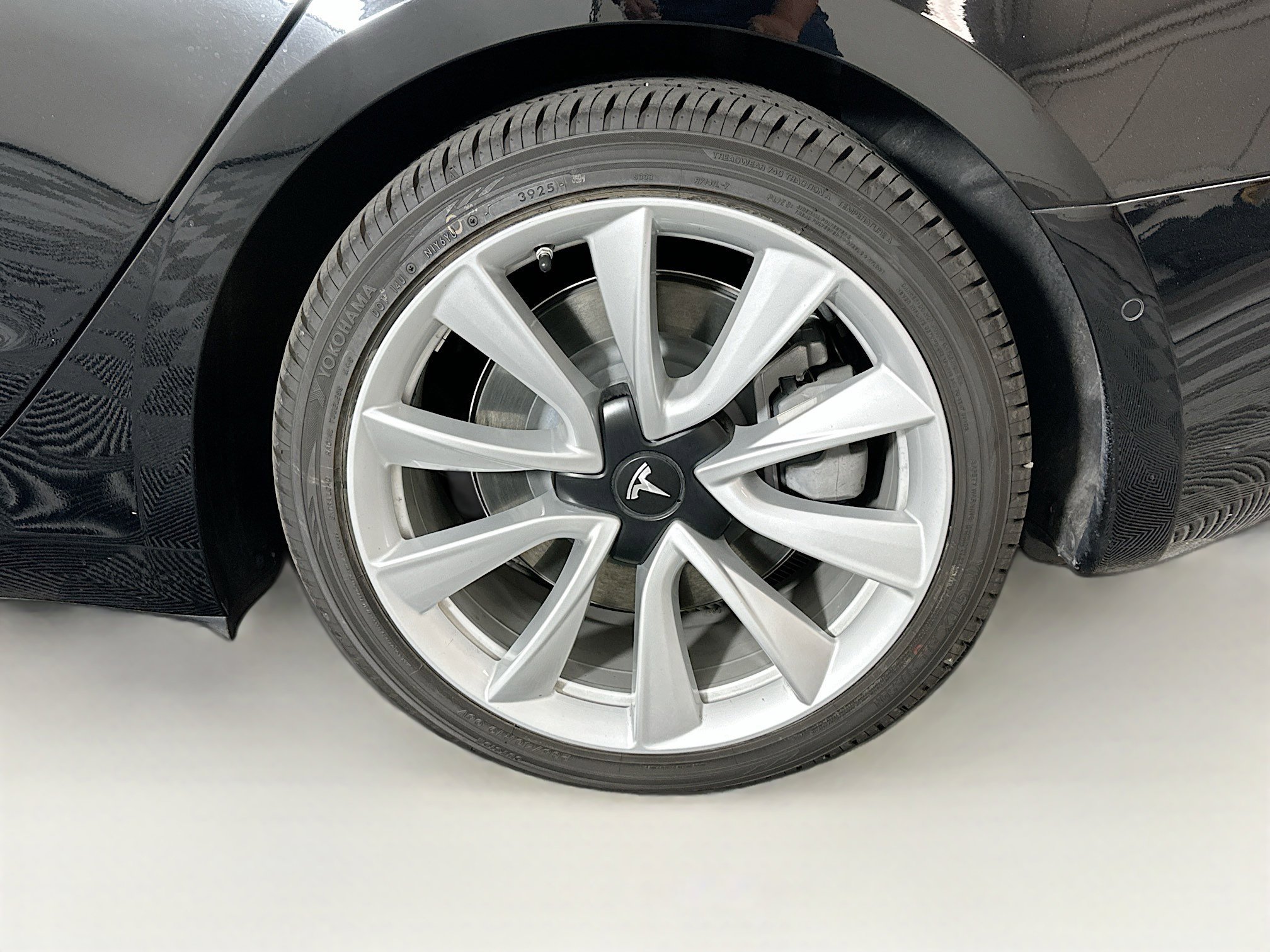 Used 2018 Tesla Model 3 Long Range AWD/4WD image 11