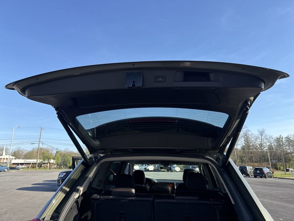 Used 2025 Volkswagen Atlas Peak Edition SE image 45