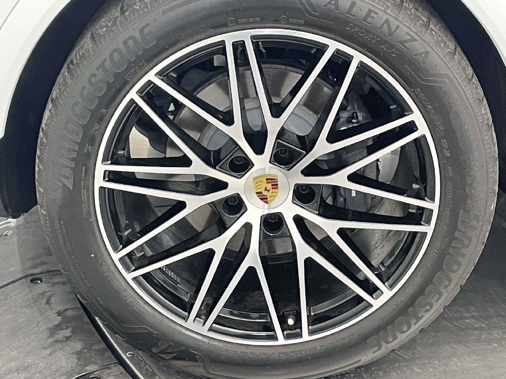 Certified 2024 Porsche Cayenne AWD/4WD image 13