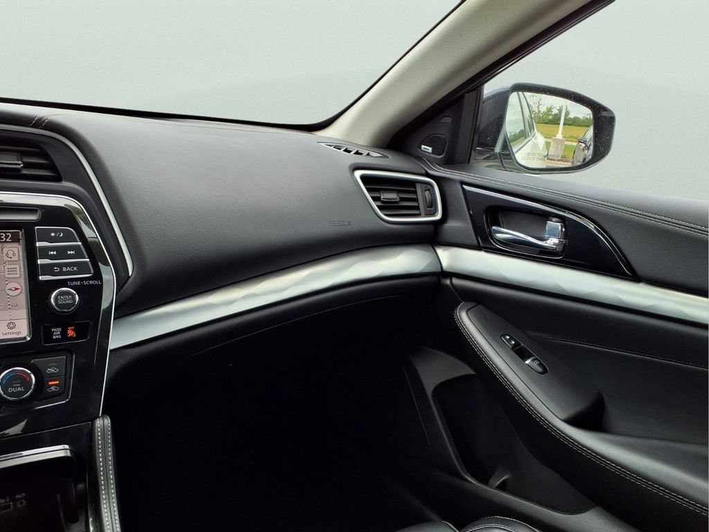 Used 2023 Nissan Maxima SL FWD image 19