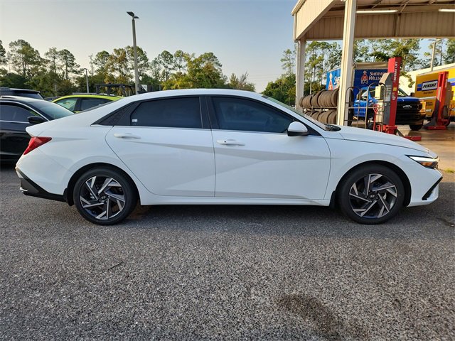 New 2025 Hyundai Elantra SEL w/ Cargo Package image 2