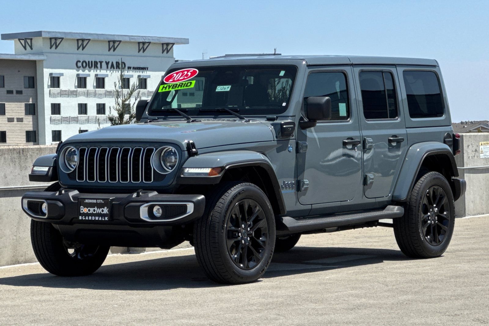 Used 2025 Jeep Wrangler Unlimited Sahara AWD/4WD image 8