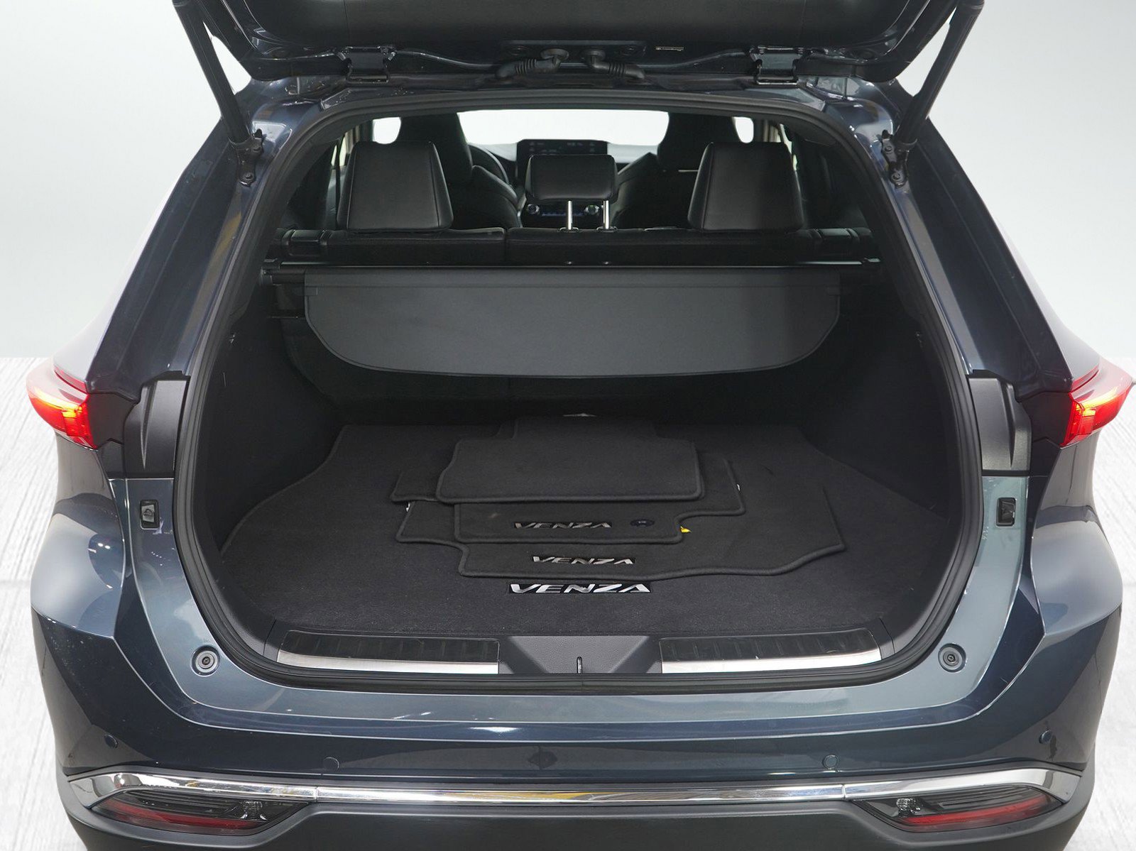 Used 2021 Toyota Venza XLE image 9