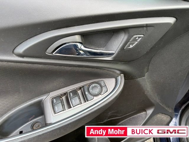 Used 2017 Chevrolet Malibu LT FWD image 22