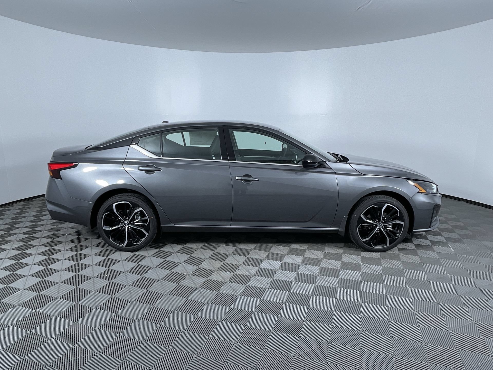 Certified 2025 Nissan Altima 2.5 SR AWD/4WD image 10