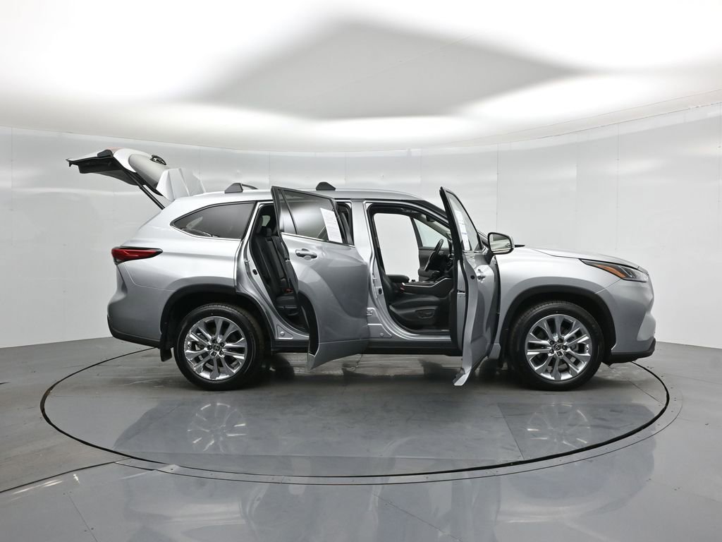 Used 2022 Toyota Highlander Limited image 4
