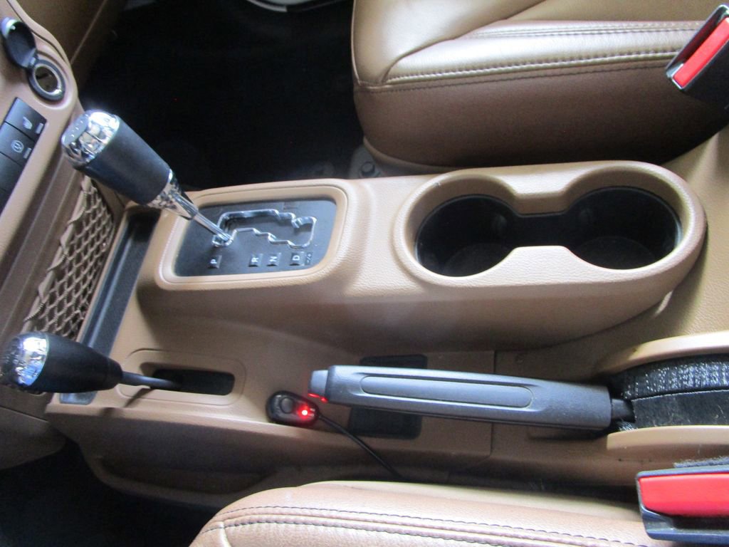 Used 2017 Jeep Wrangler Unlimited Sahara w/ Connectivity Group image 36