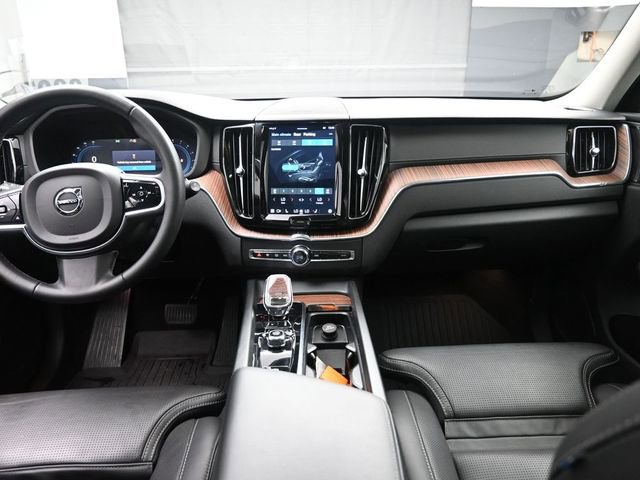 Used 2023 Volvo XC60 B6 Ultimate w/ Protection Package Premier image 9