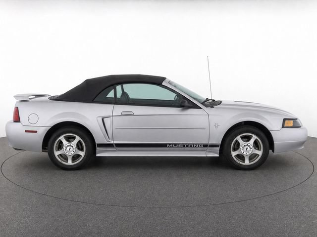 Used 2003 Ford Mustang Convertible RWD image 8