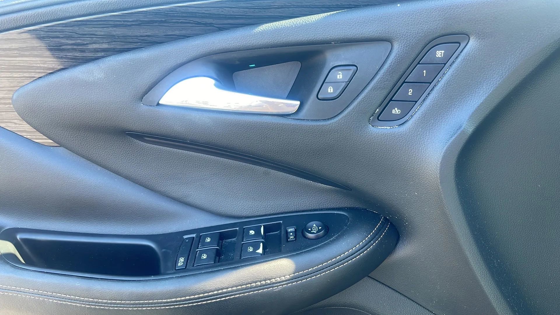 Used 2017 Buick Envision Essence w/ LPO, Cargo Package image 14