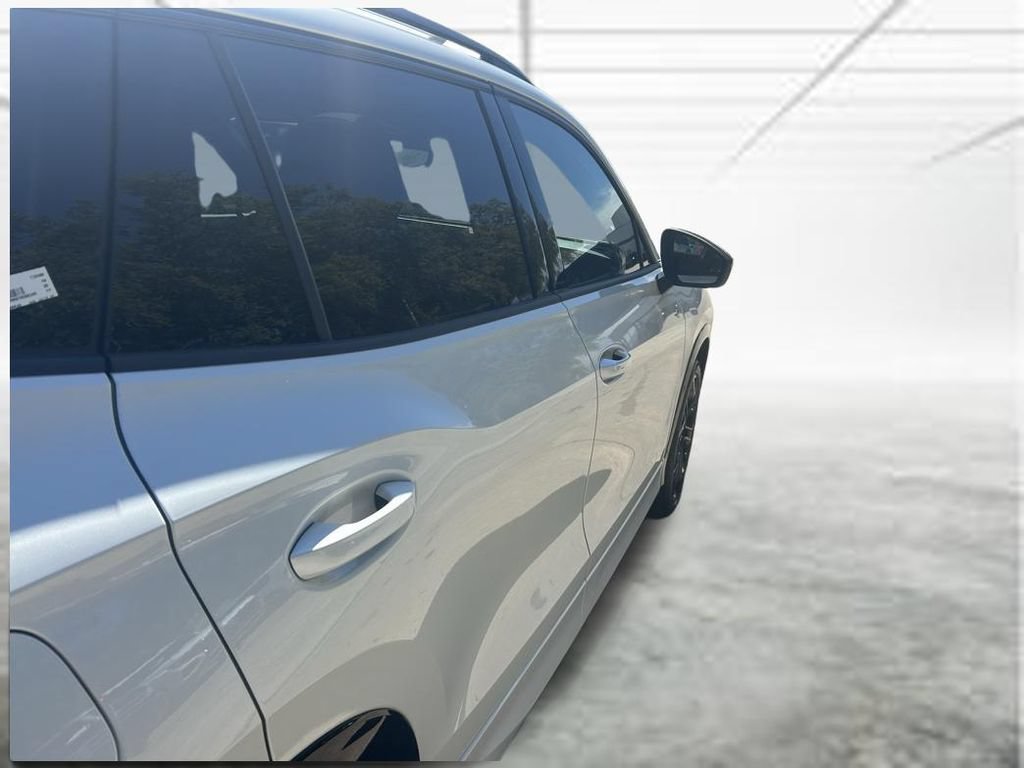 New 2026 Volkswagen Tiguan SE R-Line FWD image 35
