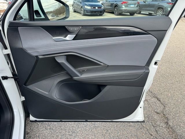 Used 2025 Volkswagen Tiguan SE image 27