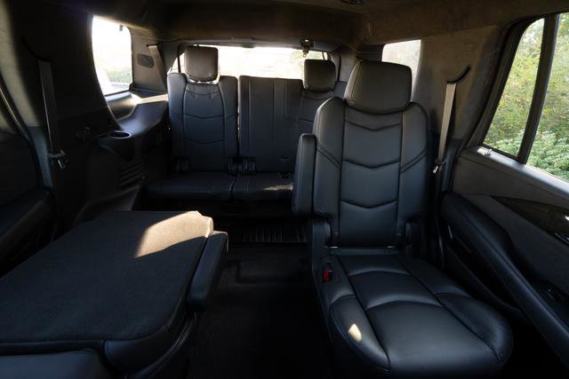 Used 2020 Cadillac Escalade Platinum image 28