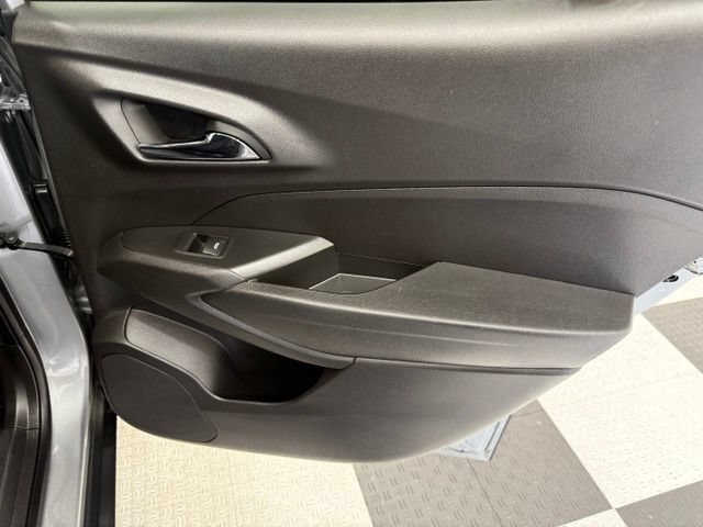 Used 2025 Chevrolet Trax LT FWD image 24