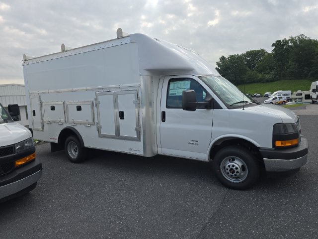 New 2025 GMC Savana 4500 w/ Power Convenience Package RWD image 6