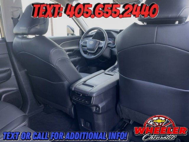 Used 2024 Toyota Grand Highlander AWD image 11