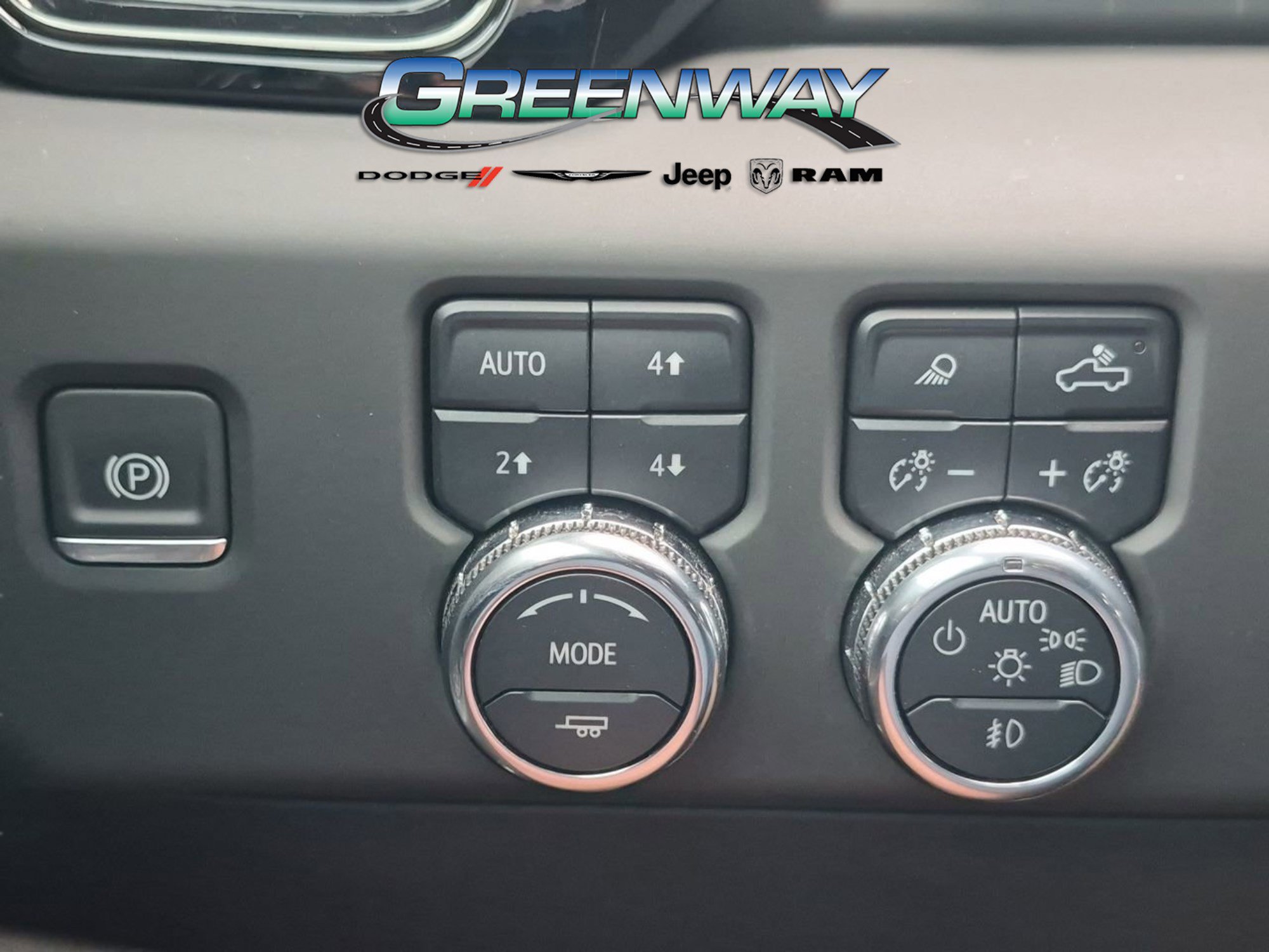 Used 2025 GMC Sierra 2500 AT4 w/ AT4 Premium Plus Package AWD/4WD image 13