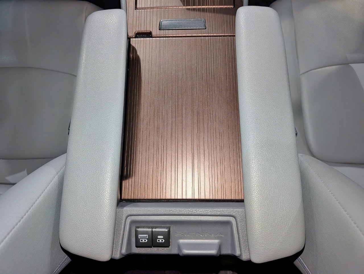 Used 2021 Toyota Sienna XLE w/ XLE Plus Package FWD image 42