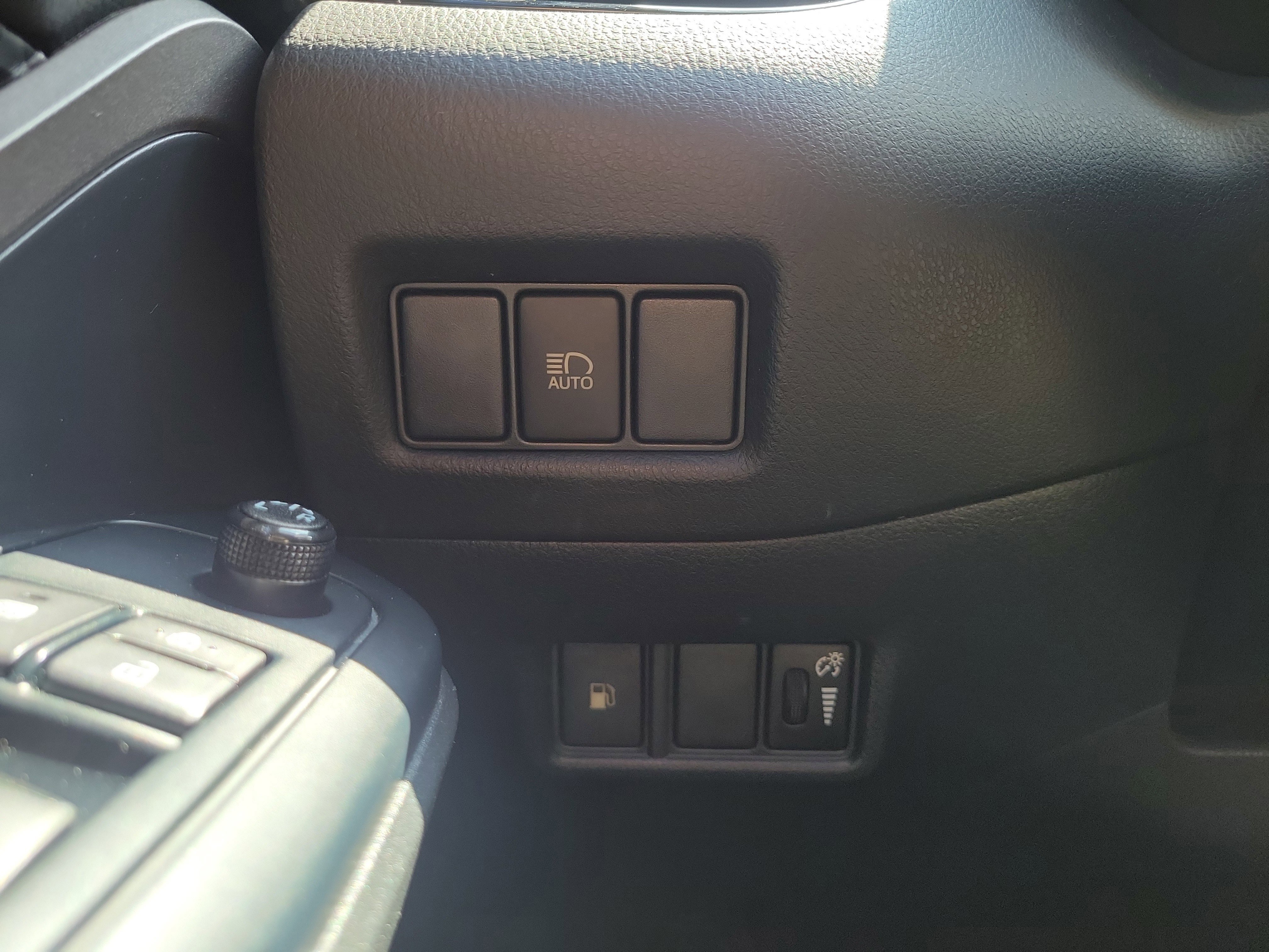 Used 2020 Toyota C-HR LE image 20